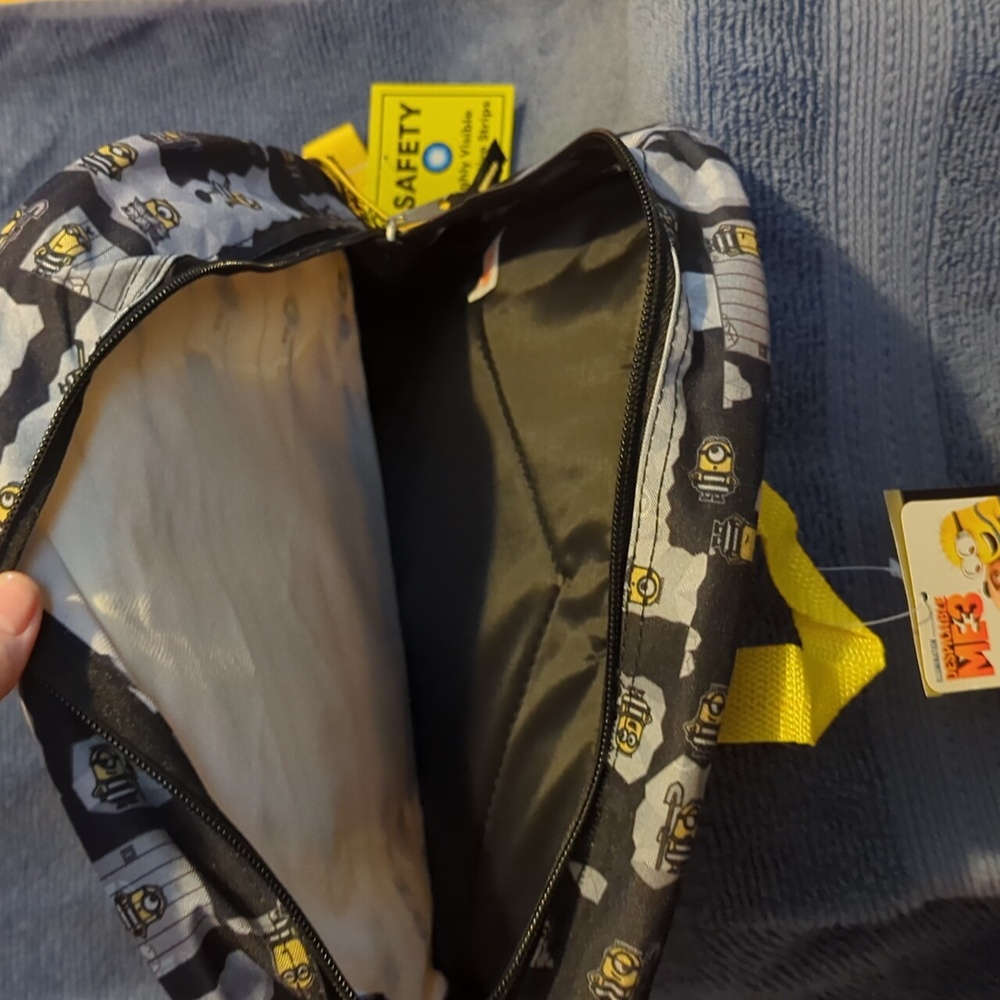Minions DAVE, Book Bag w/Attachable Lunch Bag, New - Picture 4 of 5